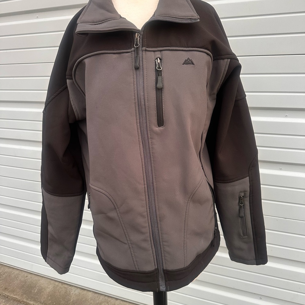 Snozu Men's Two-Tone Gray and Dark Blaxk I I'll Softshell Jacket